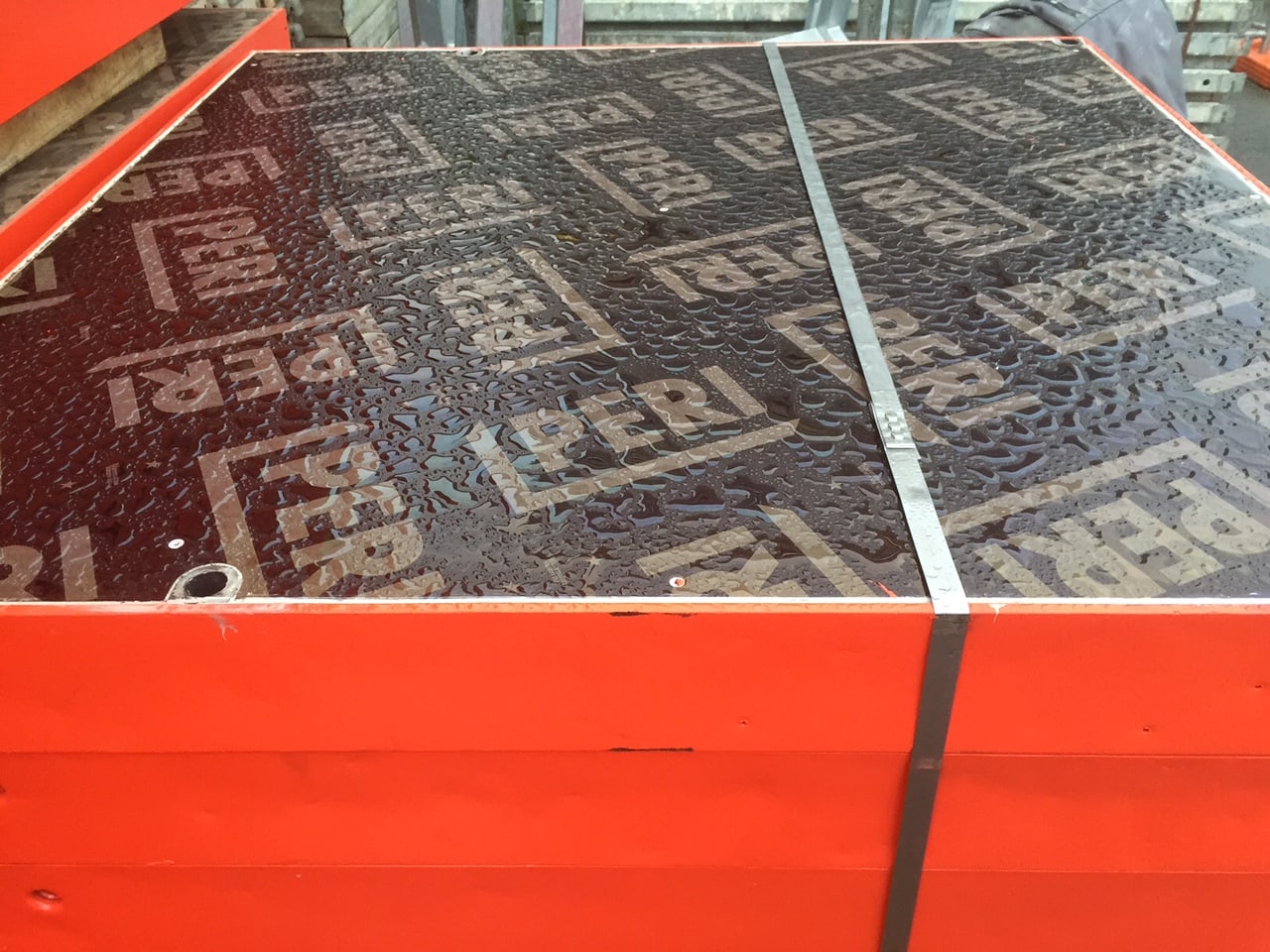 Peri Trio rénové avec un nouveau revêtement de coffrage - Image 11