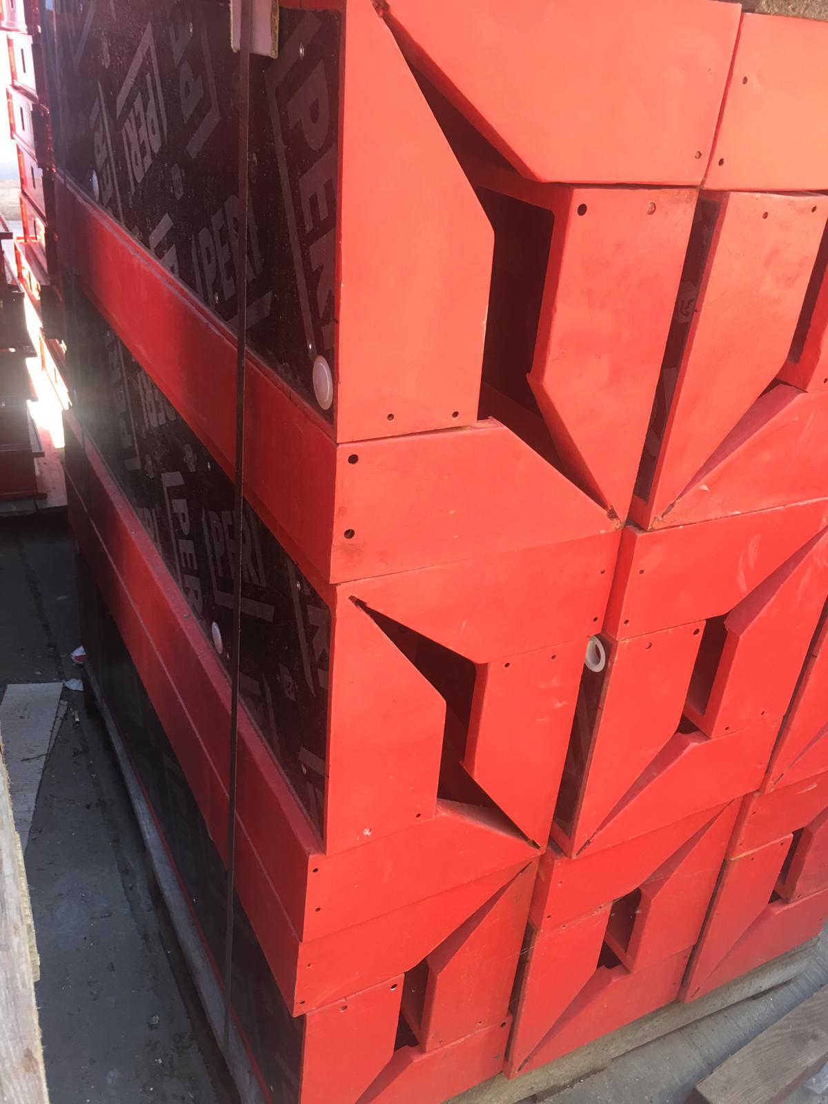 Peri Trio rénové avec un nouveau revêtement de coffrage - Image 13