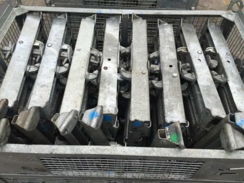 Manto straightening clamp