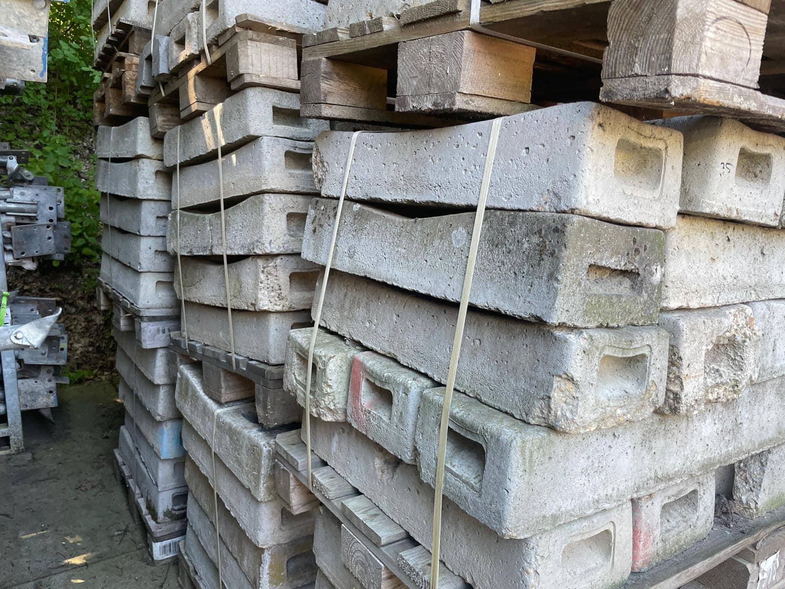 Бетонные опоры для строительного забора — изображение 4