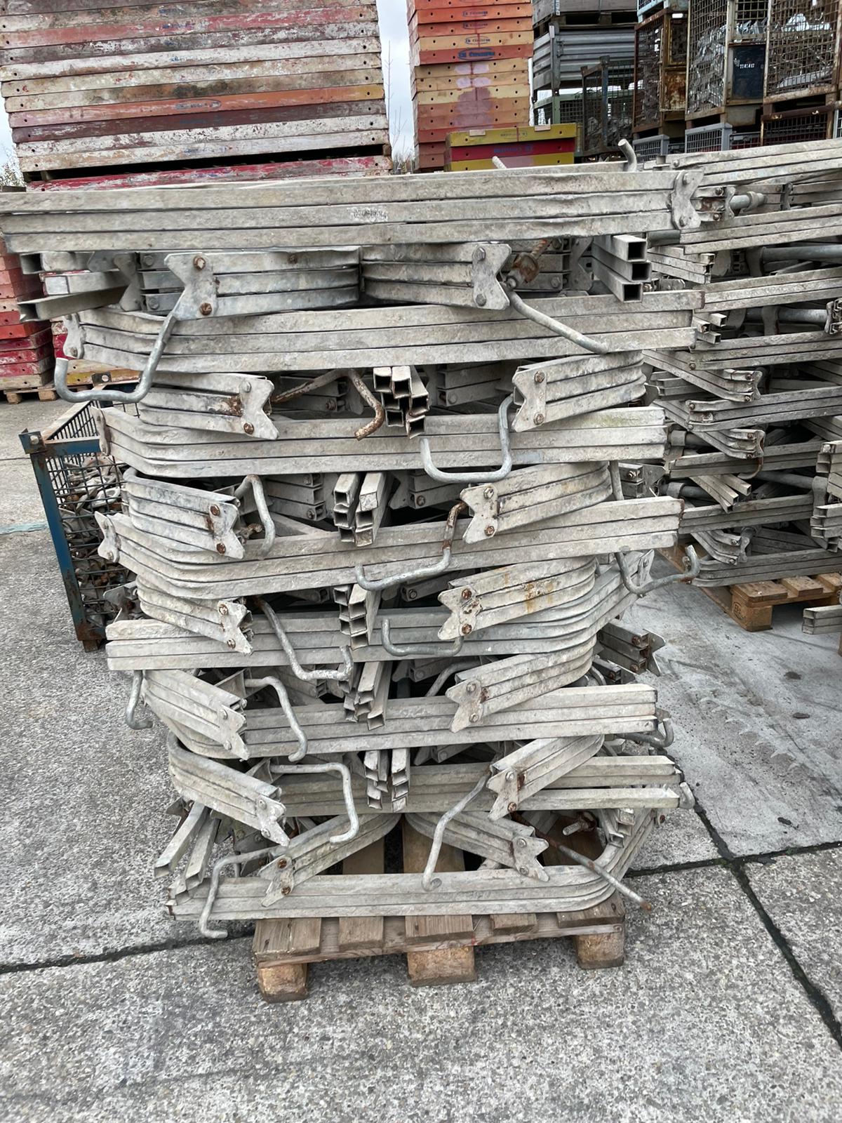 Peri Multiprop Dreibeine – Bild 4