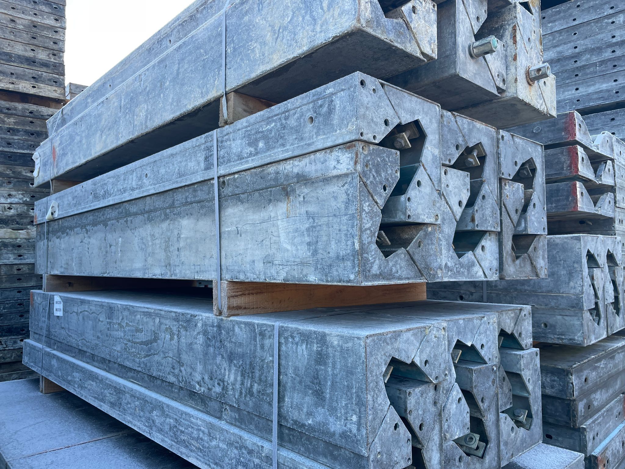 Коробки для манто Хюннебека